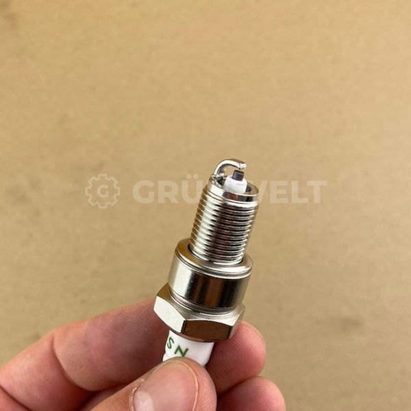 Spark plug for outboard motor  Zündkerze / Spark plug Photo